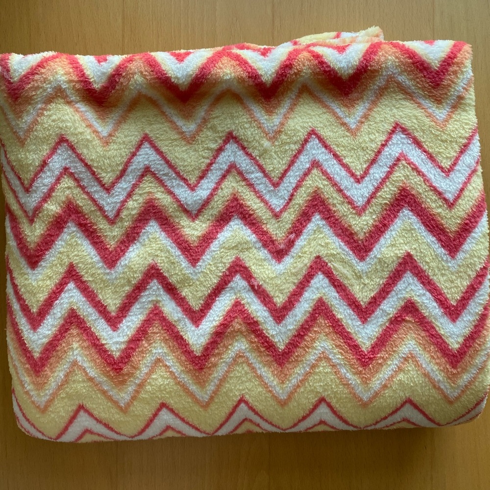 LivingQuarters Micro Cozy Coral Zig Zag Throw